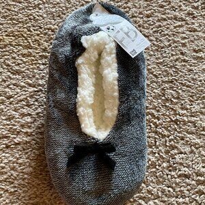 NWT Fuzzy Babba Women's Two-Tone Slipper Socks